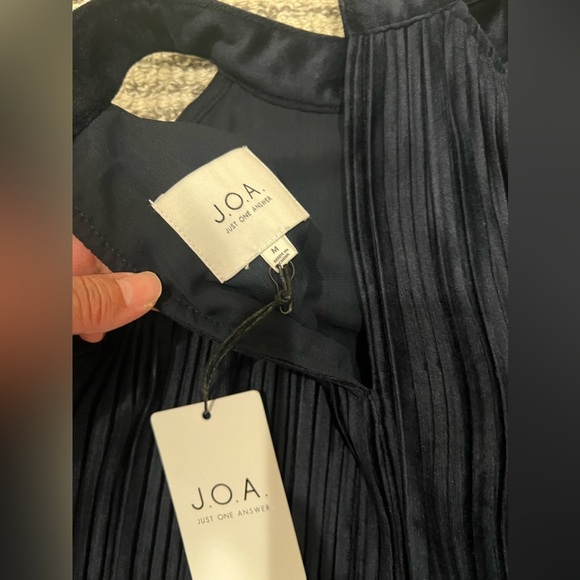 J.O.A Blue Flare Sleeve Off The Shoulder Velvet Pleated Top Blouse - Picture 5 of 11